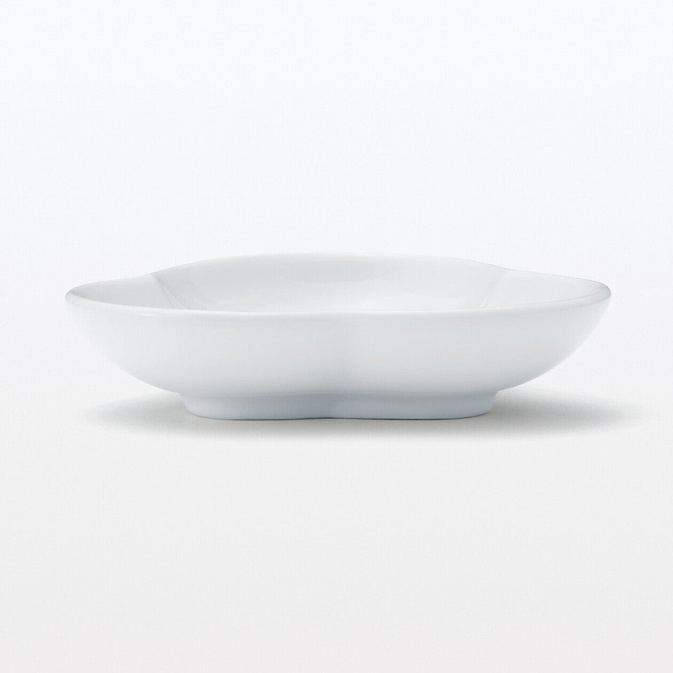 Hasami Ware Porcelain Fortune Plate ‐ Pine White