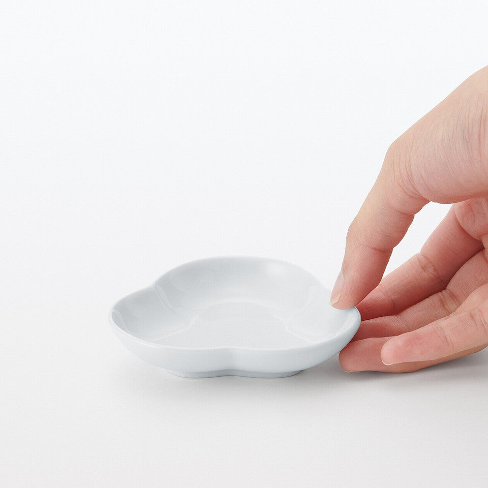 Hasami Ware Porcelain Fortune Plate ‐ Pine White