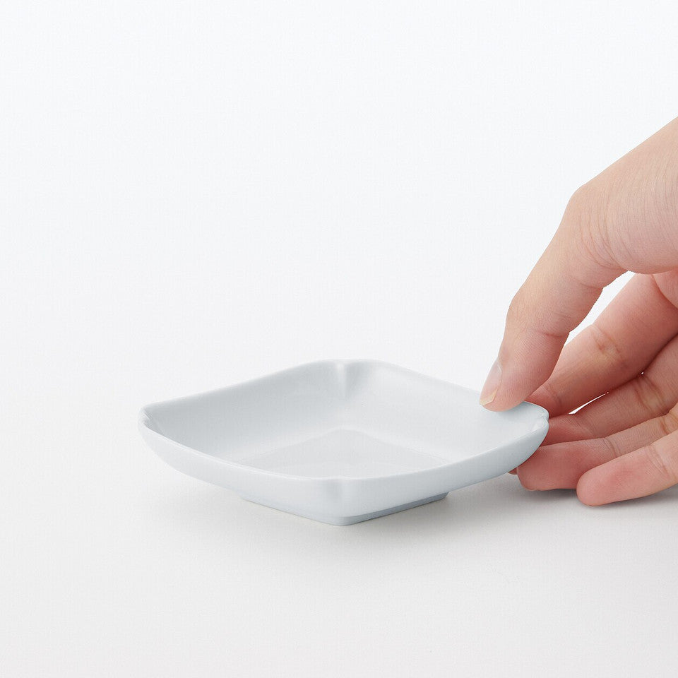 Hasami Ware Porcelain Fortune Plate ‐ Diamond White
