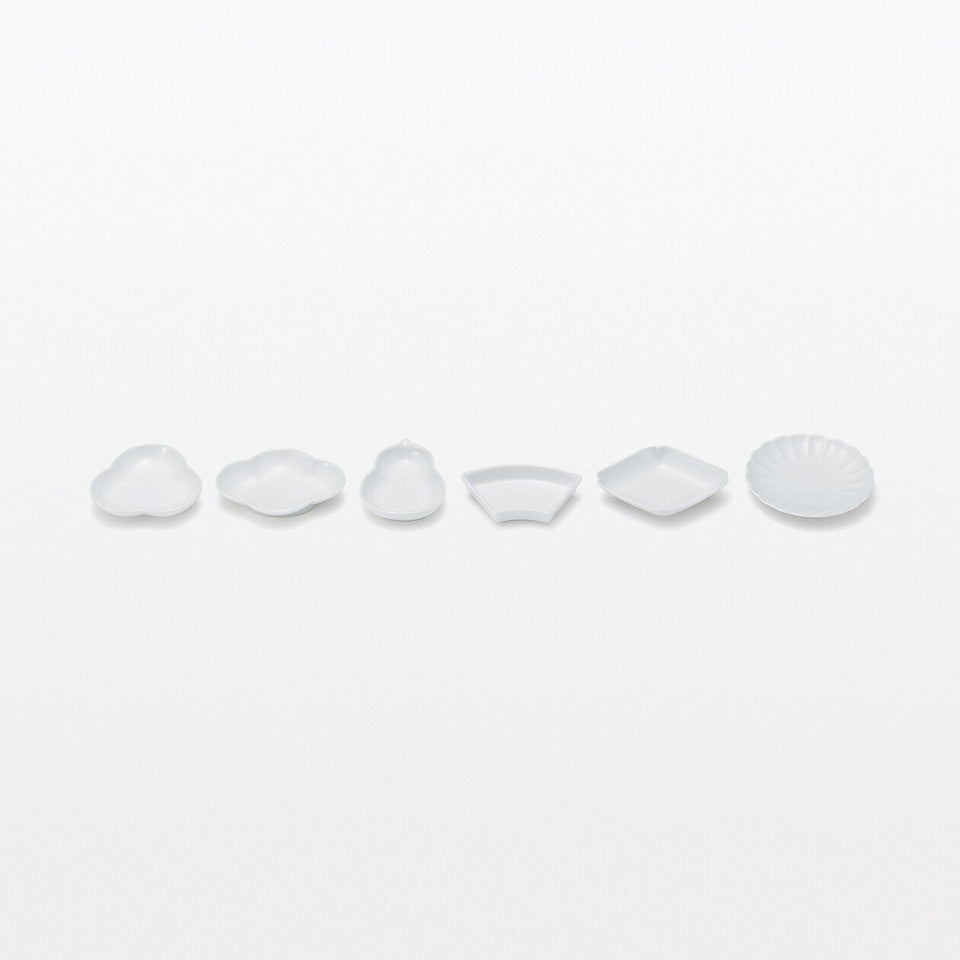 Hasami Ware Porcelain Fortune Plate ‐ Pine White