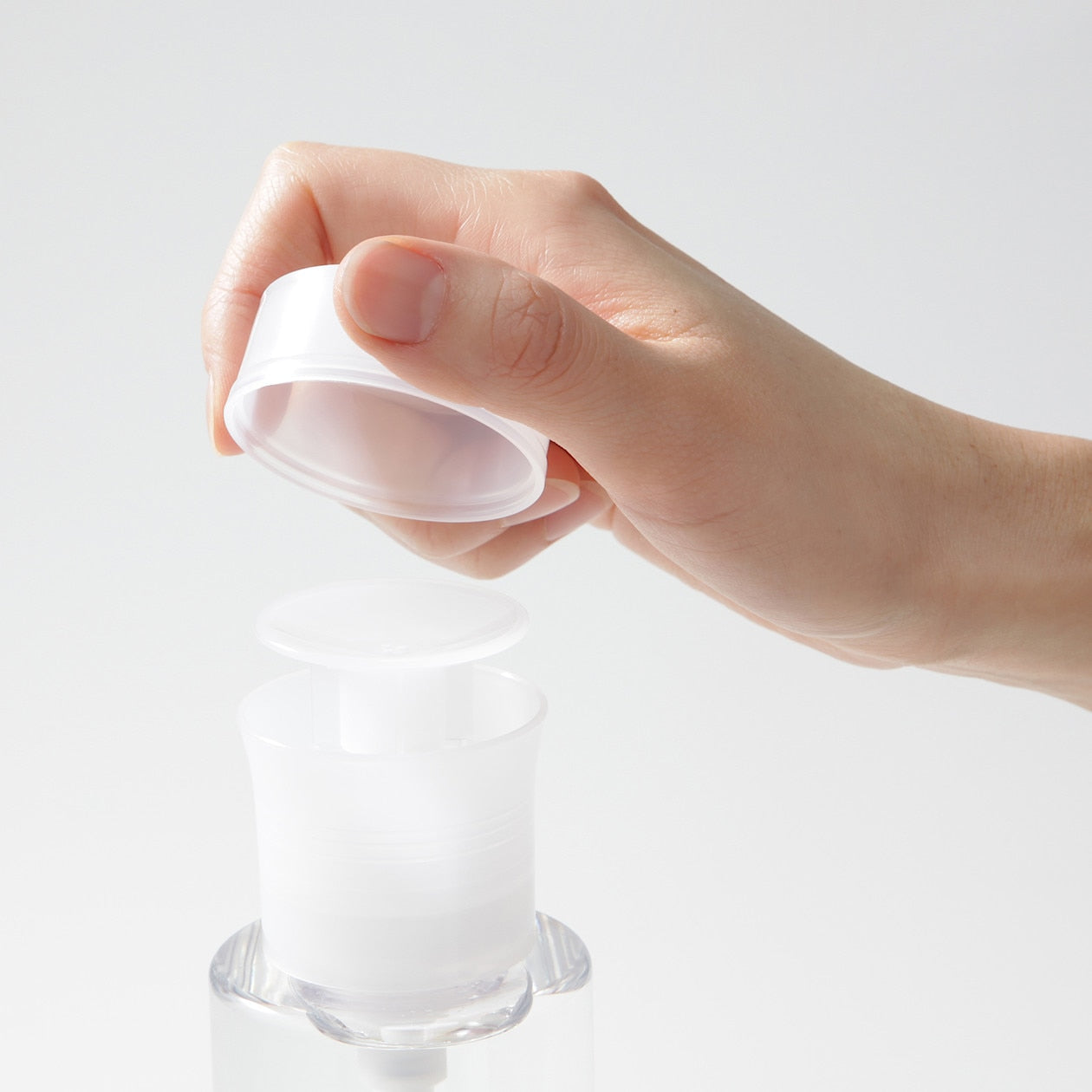 Bottle Head ‐ Pump Dispenser