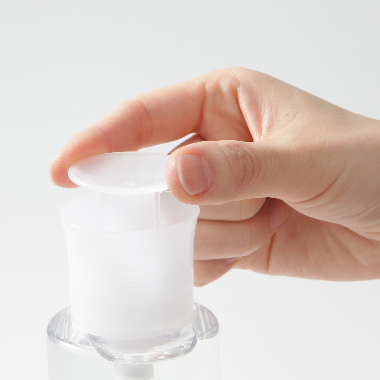 Bottle Head ‐ Pump Dispenser