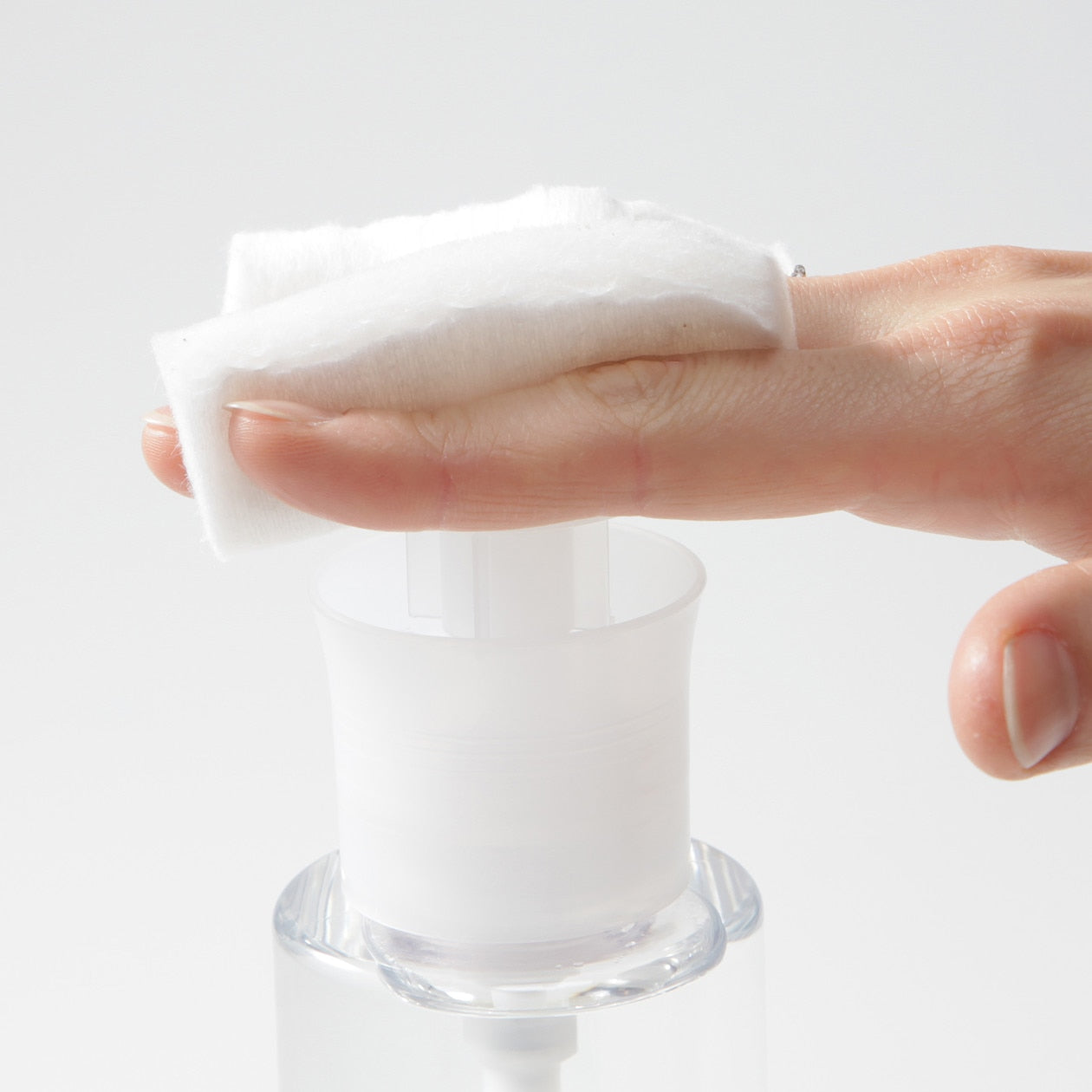 Bottle Head ‐ Pump Dispenser